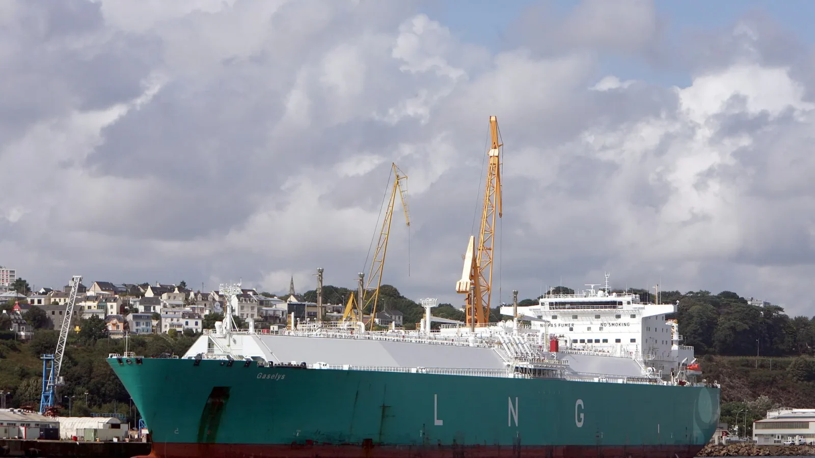 Le méthanier Gaselys dans le port de Brest