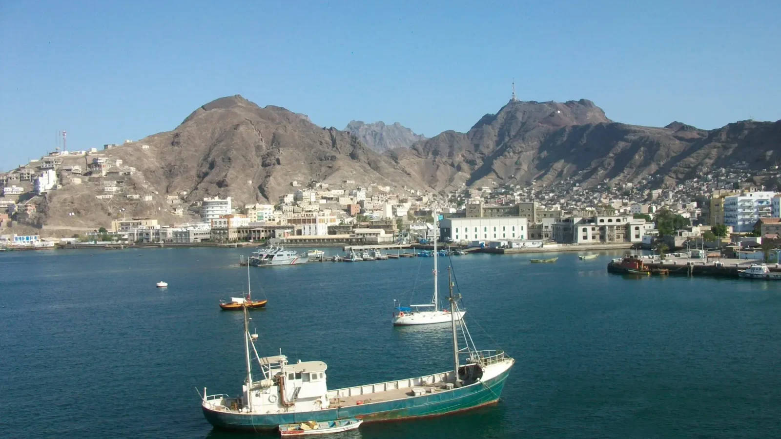Aden et ses reliefs rocheux, photographie d’archive