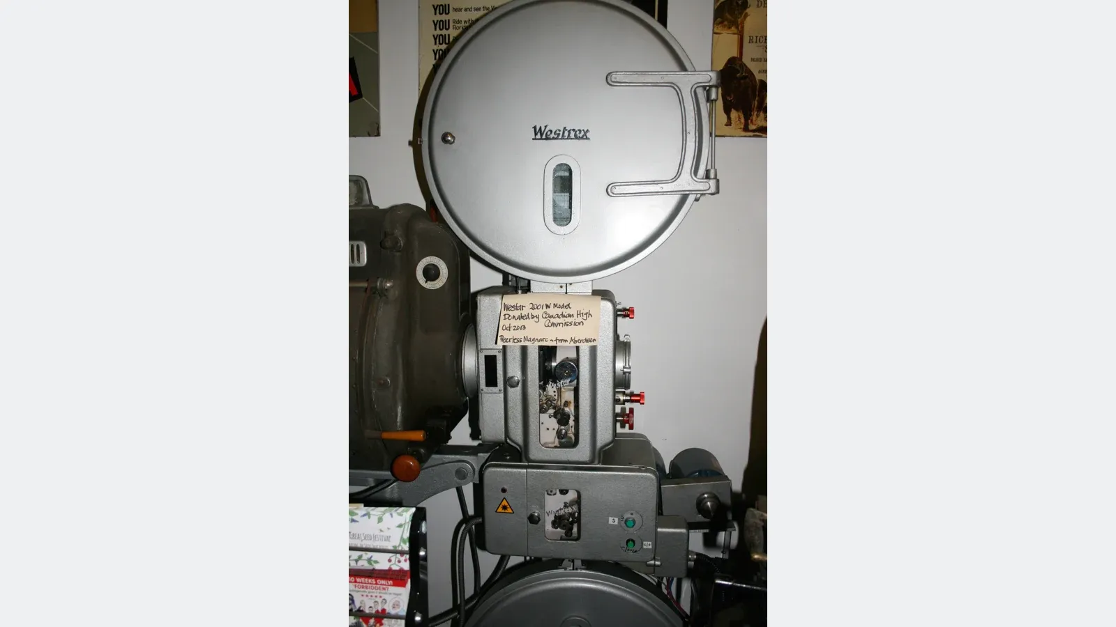 Un projecteur de cinéma Westrex 35 mm, photographie d’archive