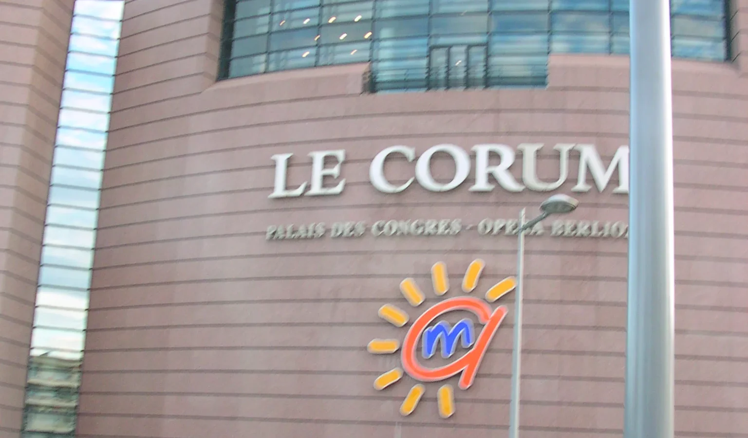 La façade du Corum à Montpellier