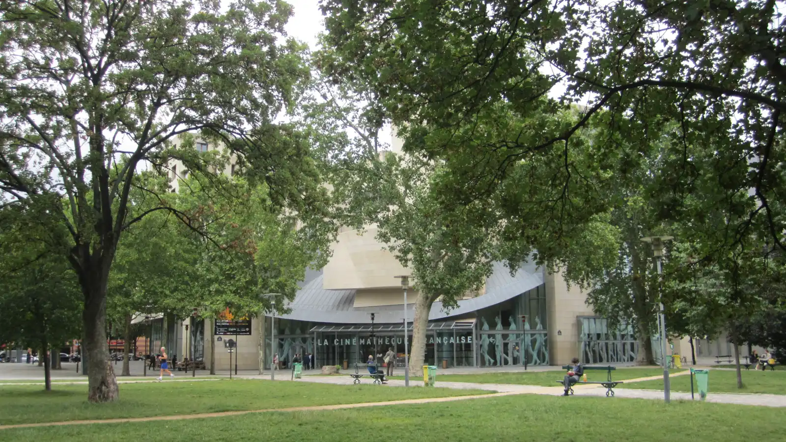 La Cinémathèque française vue depuis le parc de Bercy