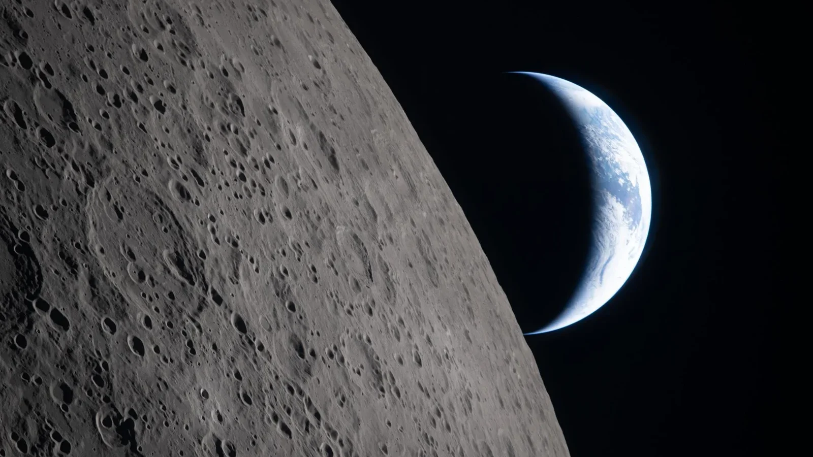 Un croissant de Terre au-dessus de l’horizon lunaire photographié par Artemis II