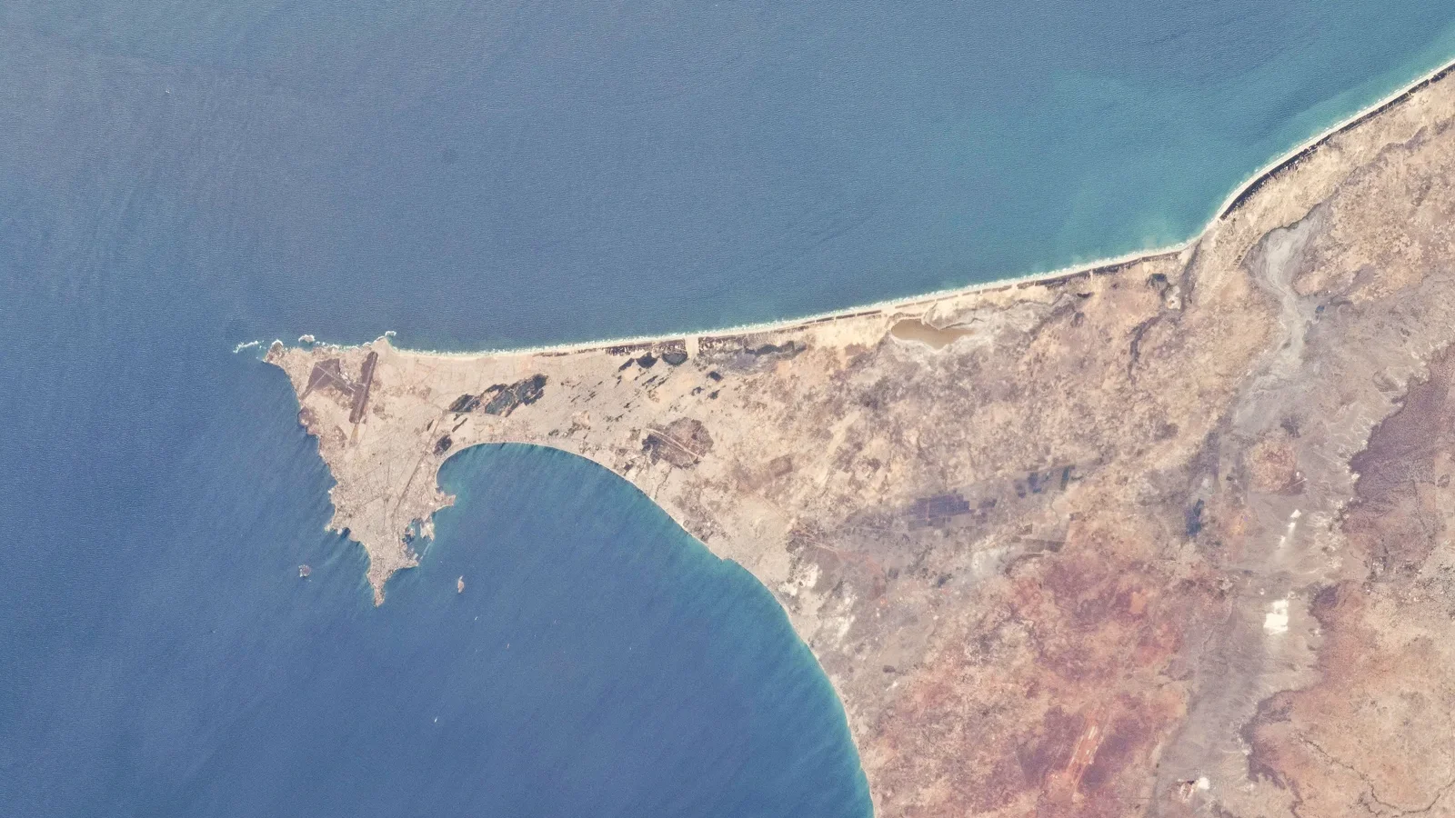 La presqu’île de Dakar vue depuis la Station spatiale internationale en mai 2011.