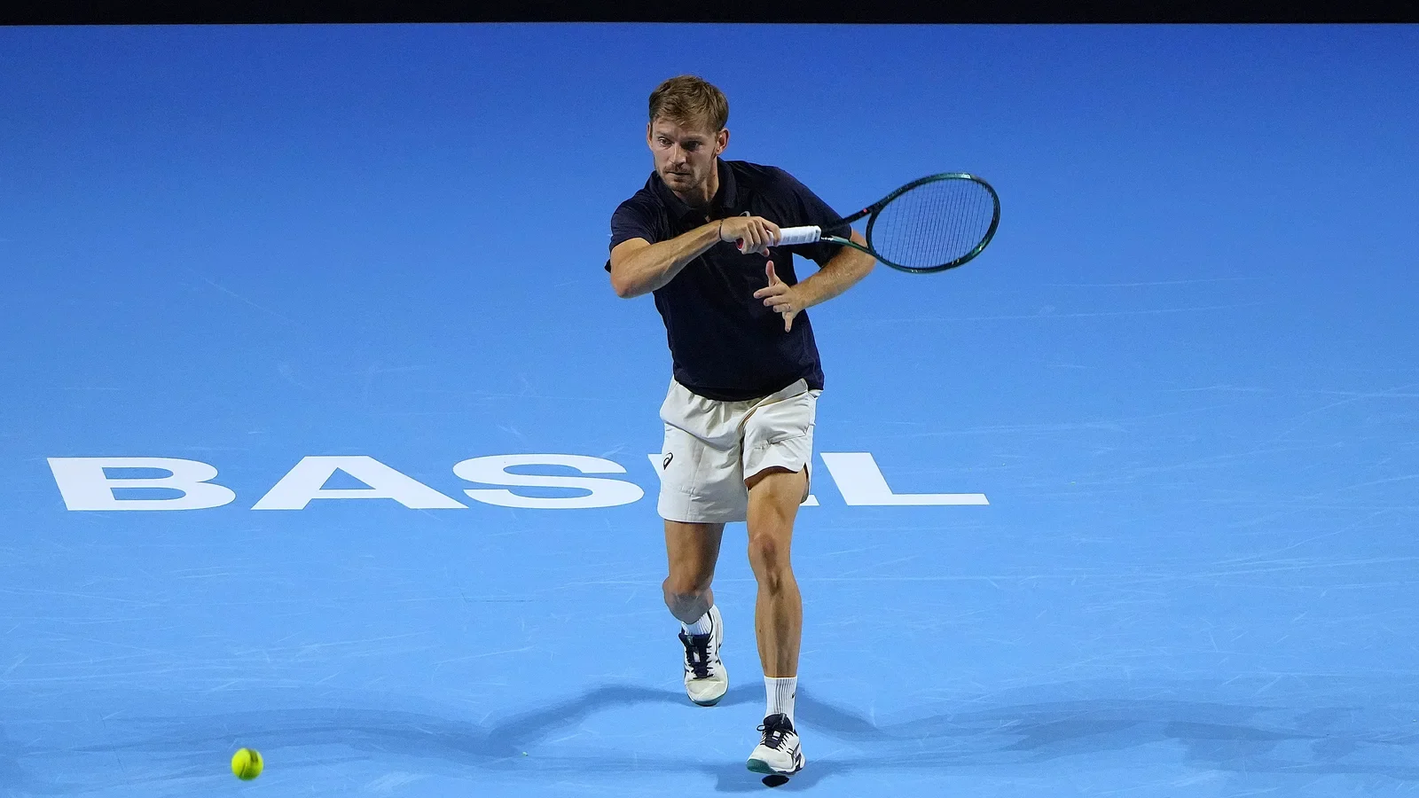 Alejandro Davidovich Fokina photographié sur un court à Bâle en 2025.