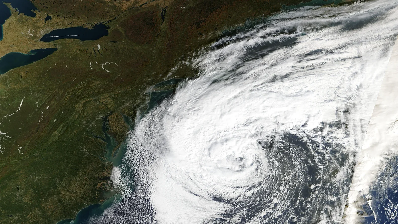 Les nuages de la tempête subtropicale Josephine au large de la côte est américaine