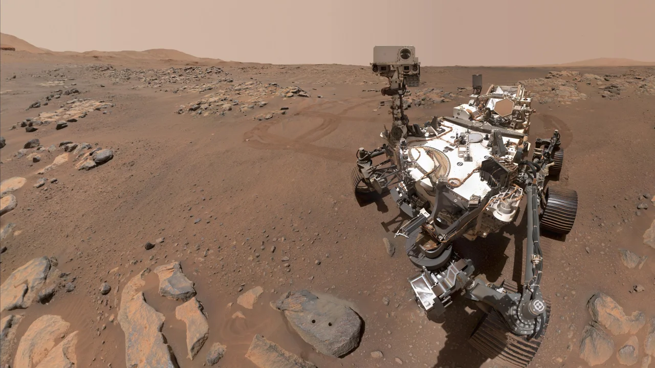 Le rover Perseverance sur un terrain rocheux martien, photographié en septembre 2021.